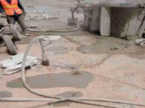 寿光水泥混凝土路面板底注浆技术 路面脱空注浆整治方案